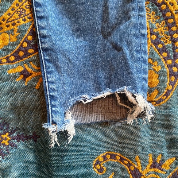 Abercrombie & Fitch Simone high rise distressed jeans size 29/8R 🌻 - Picture 4 of 10